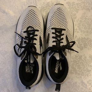 Brooks Revel women’s size 10 medium width.